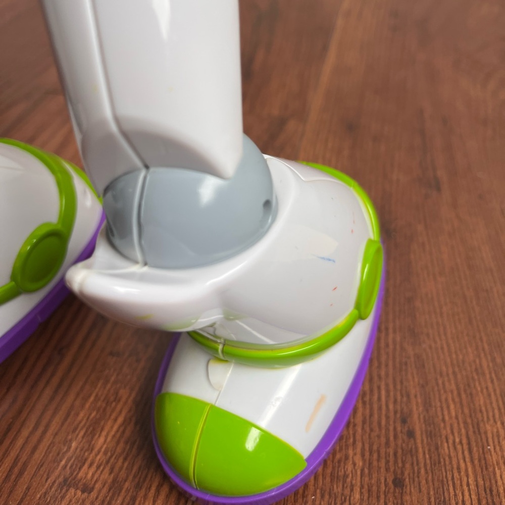 Buzz Lightyear Toy can move and talk - Picture 3 of 6